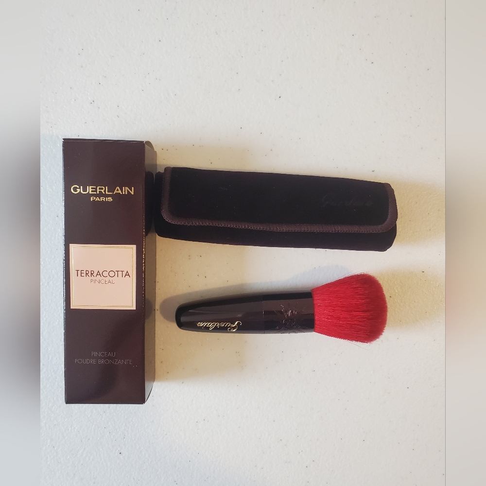 Guerlain Makeup Travel Size Powder Brush Bronzer Applicator Velvet Pouch